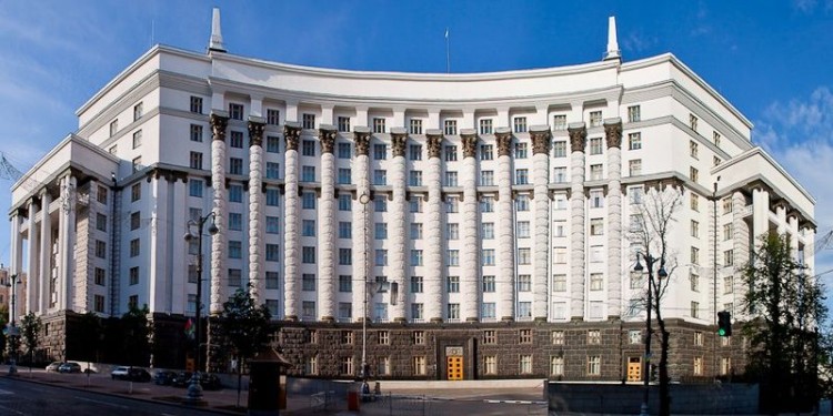 Кабмін схвалив проект закону щодо переведення у цифровий формат трудових книжок